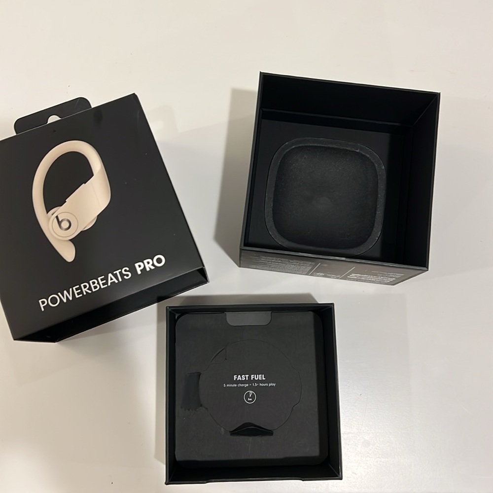 Powerbeats Pro Wireless Earphones - Cream box - Picture 3 of 3